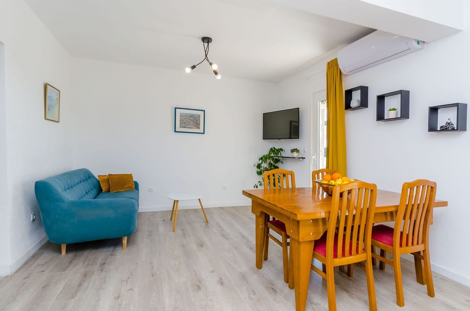 Apartment (A1) | Dining