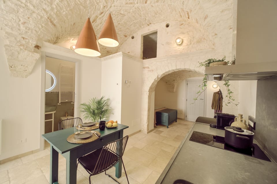 Signature Studio | Living area | 32-inch flat-screen TV with cable channels