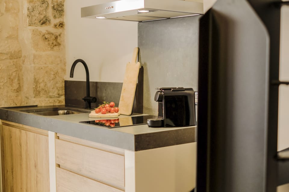 Traditional Apartment, 1 Queen Bed with Sofa bed | Private kitchen | Full-size fridge, stovetop, espresso maker, coffee/tea maker