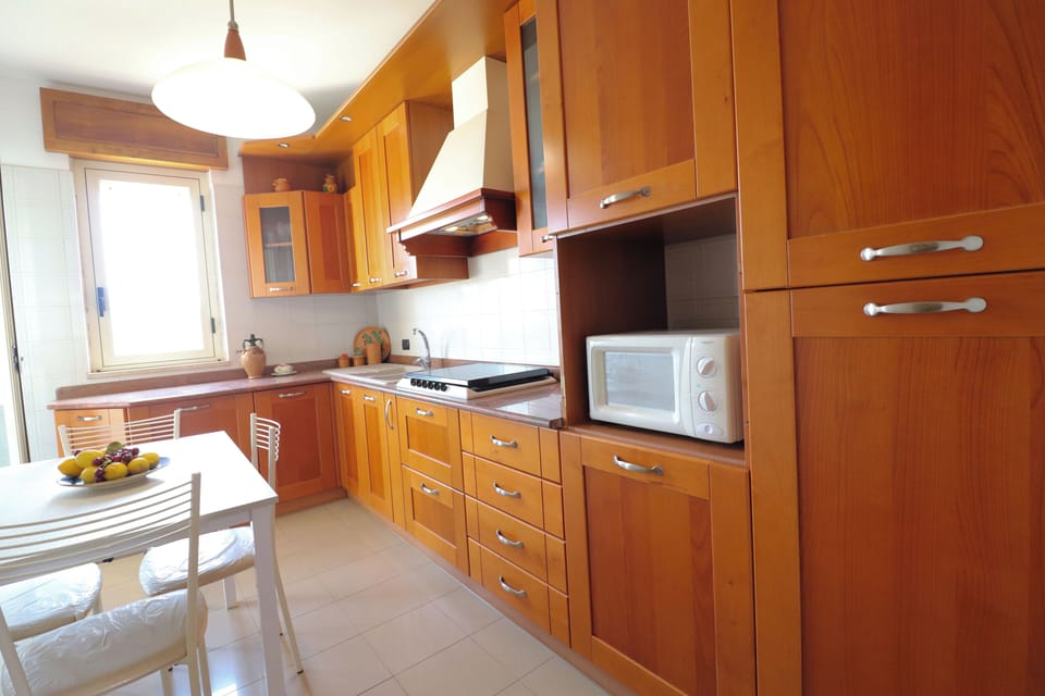 House, 2 Bedrooms, Smoking, Balcony | Private kitchen