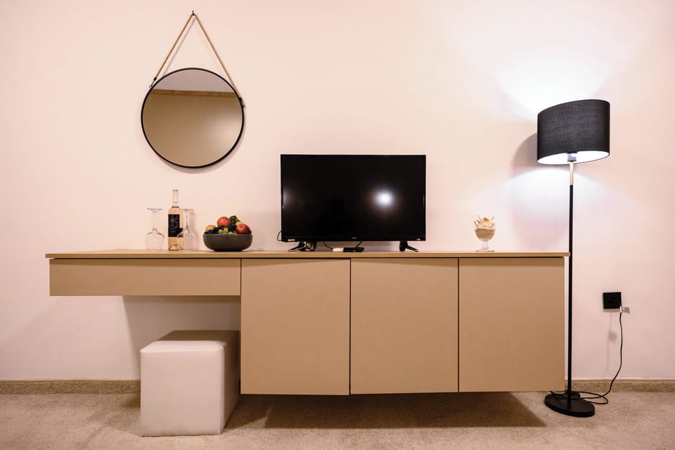 Soundproofing, travel crib, free WiFi, bed sheets