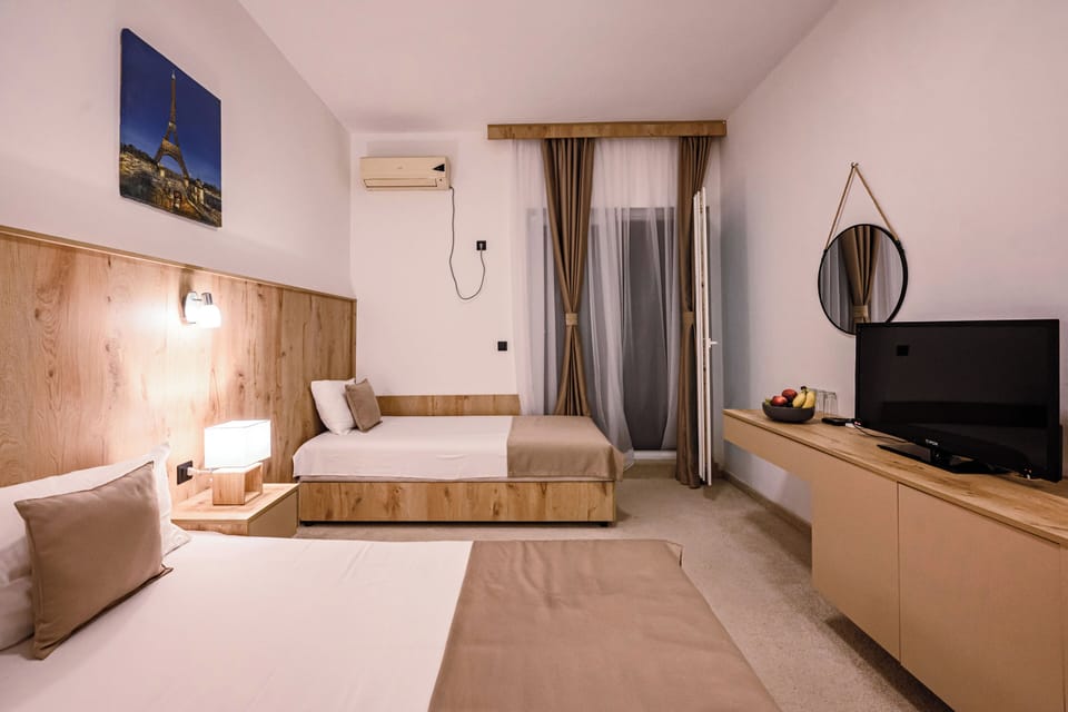 Panoramic Triple Room | Soundproofing, travel crib, free WiFi, bed sheets