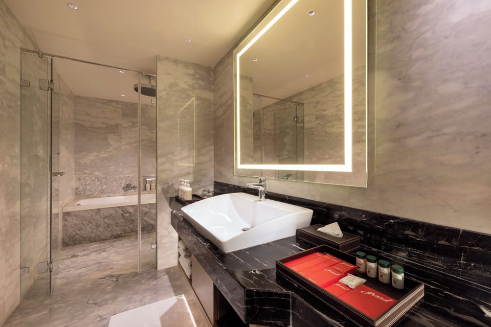 Shower, rainfall showerhead, free toiletries, hair dryer