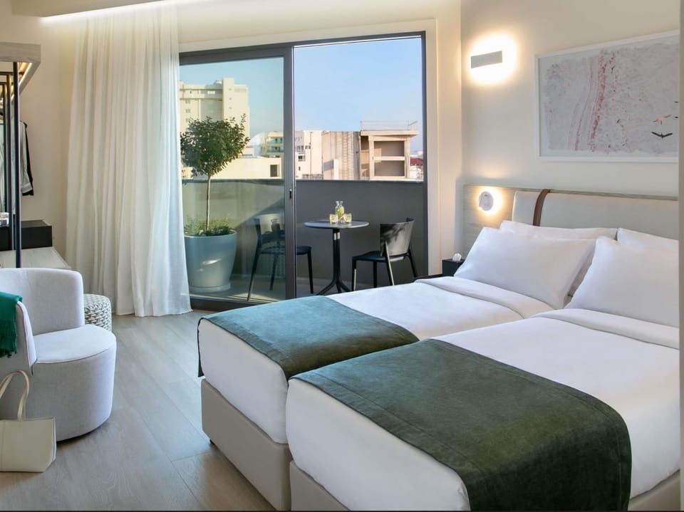 Premium bedding, pillowtop beds, minibar, in-room safe
