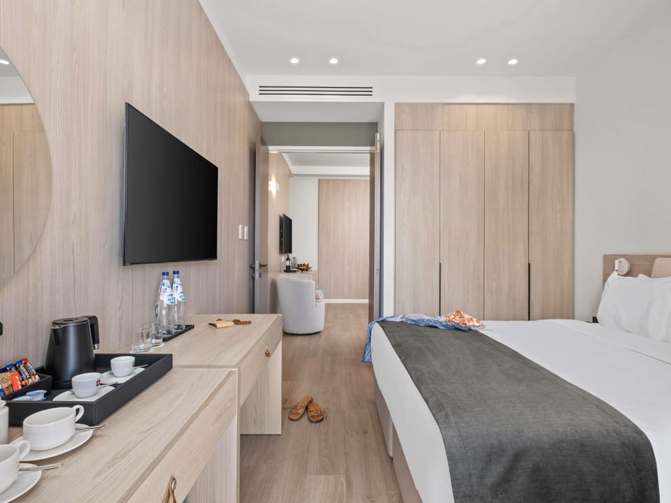 Superior Room, 1 Double Bed, Balcony | Premium bedding, pillowtop beds, minibar, in-room safe