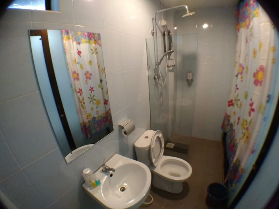 Standard Room | Bathroom shower