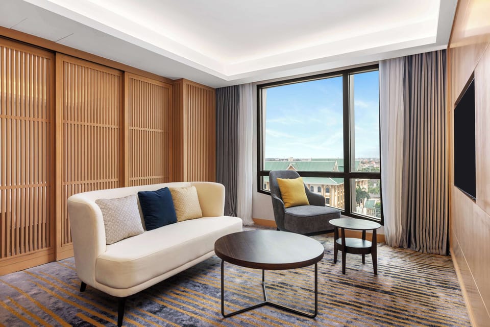 Deluxe Room, 1 King Bed (Executive) | Living area | 55-inch Smart TV with satellite channels