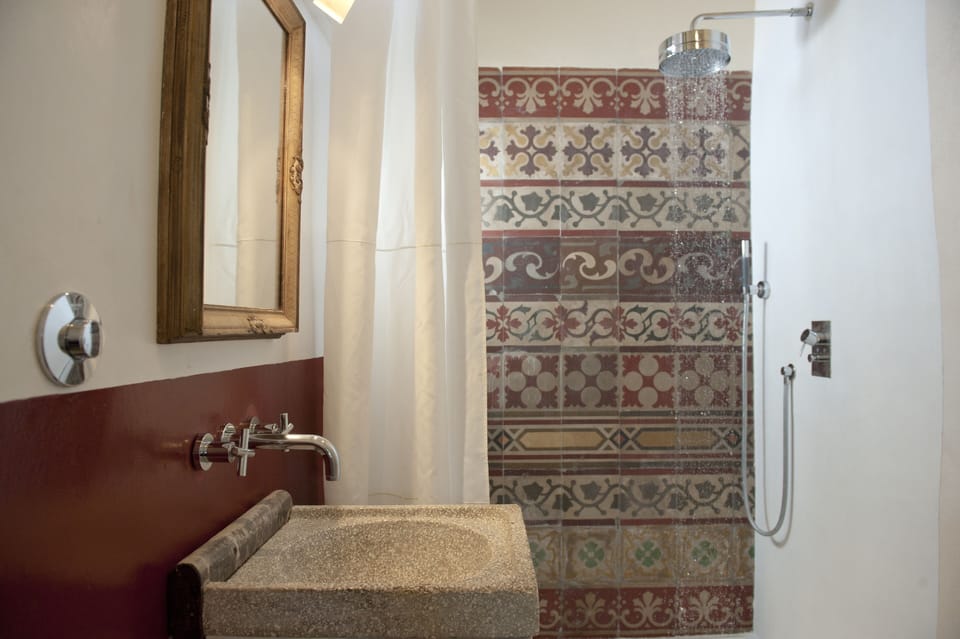 Luxury House, City View | Bathroom | Shower, rainfall showerhead, designer toiletries, hair dryer