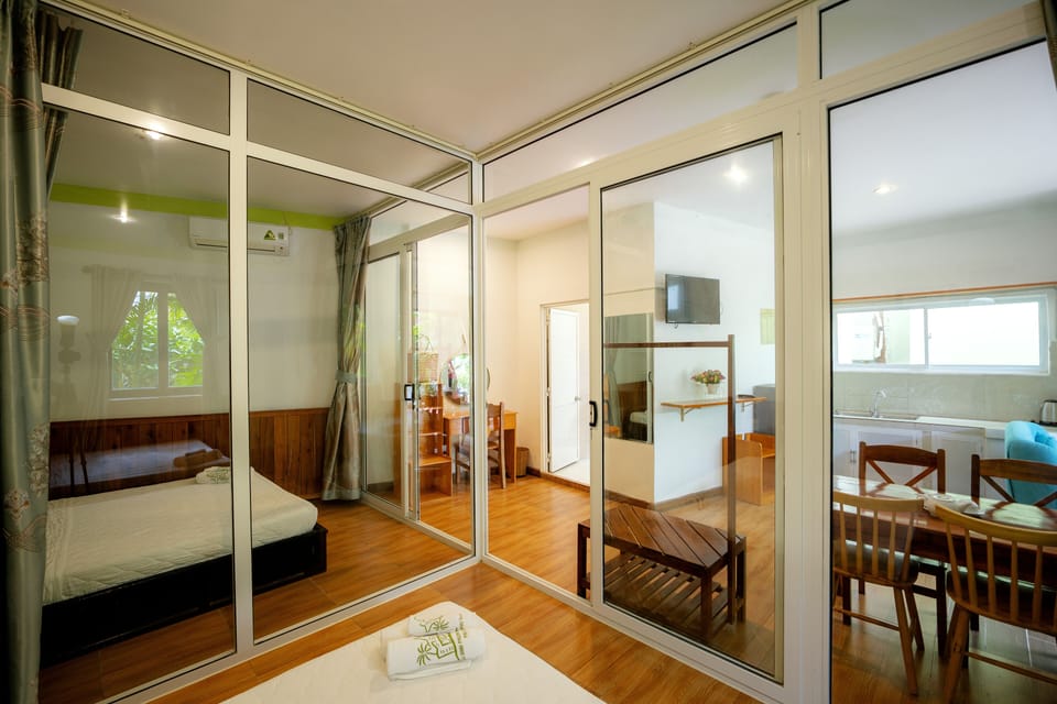 Family Room, Garden View | In-room dining
