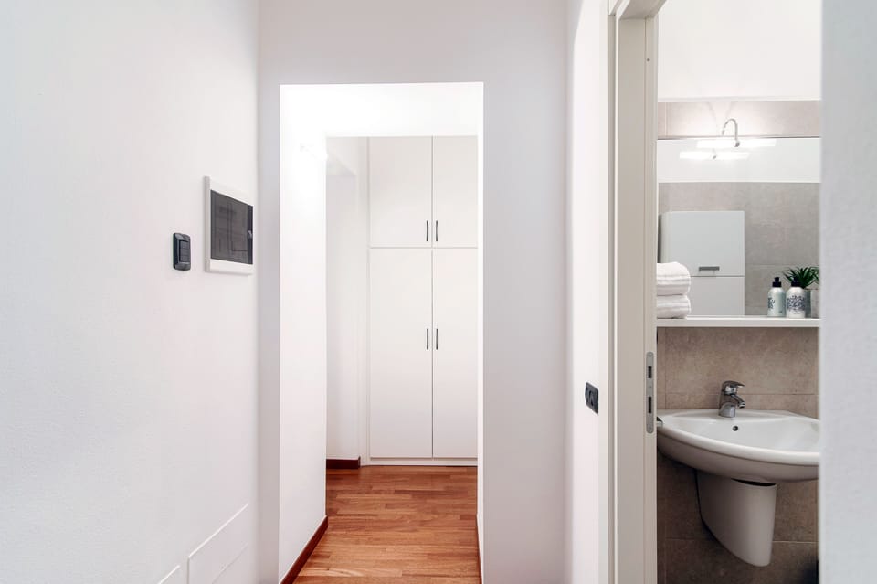 Apartment | Bathroom | Combined shower/tub, jetted tub, hair dryer, bidet