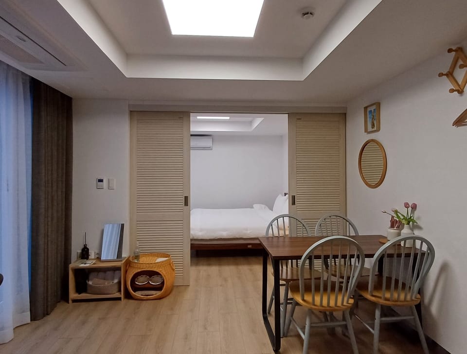 302 | Individually decorated, individually furnished, desk, free WiFi
