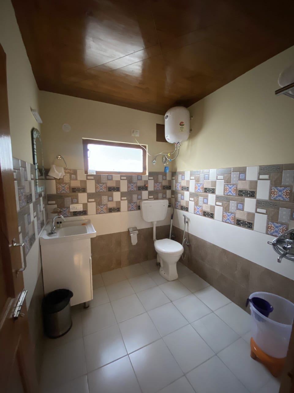 Signature Tree House | Bathroom | Shower, rainfall showerhead, free toiletries, towels