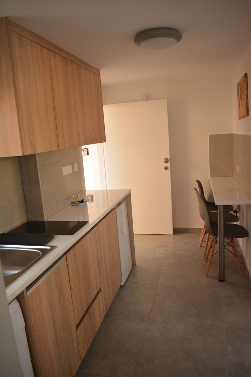 Deluxe Apartment, 2 Double Beds, Non Smoking, Kitchen | Private kitchen | Mini-fridge, electric kettle, toaster, cookware/dishes/utensils
