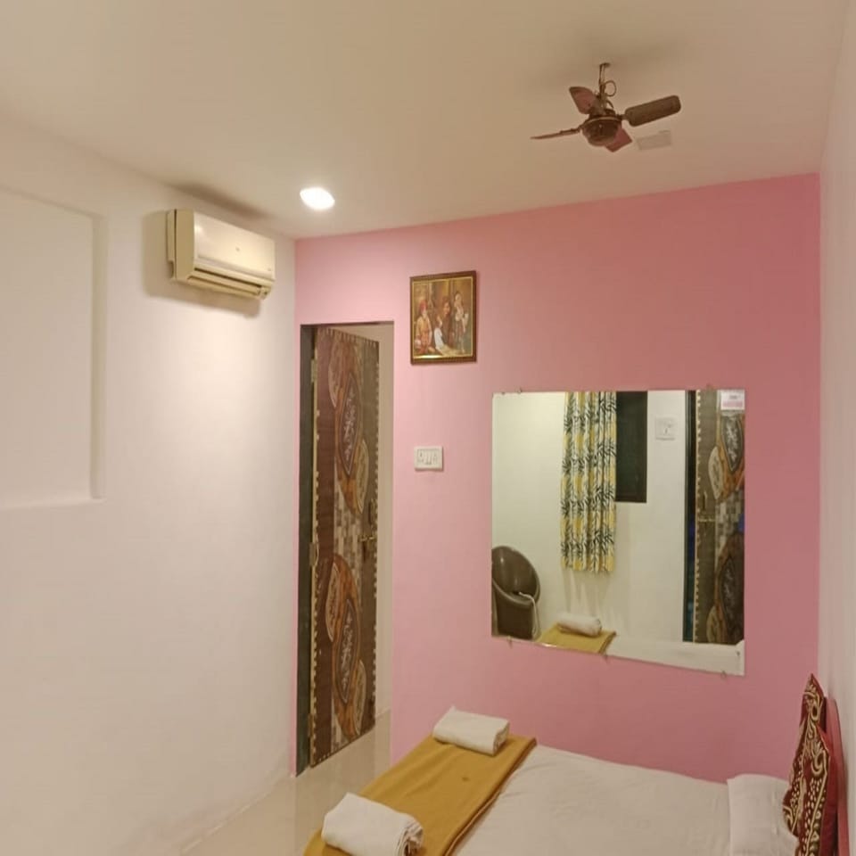 Standard Room, 1 Bedroom | Premium bedding, in-room safe, bed sheets