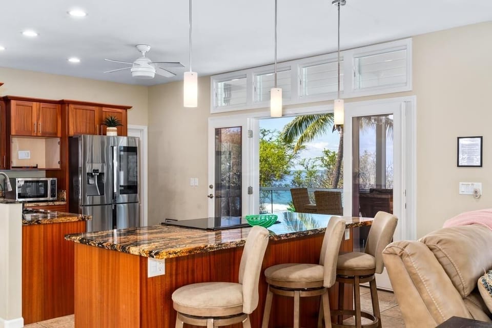 House, 4 Bedrooms | Private kitchen | Coffee/tea maker, fridge, oven, stovetop