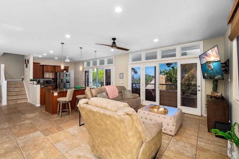 House, 4 Bedrooms | Living area | Smart TV