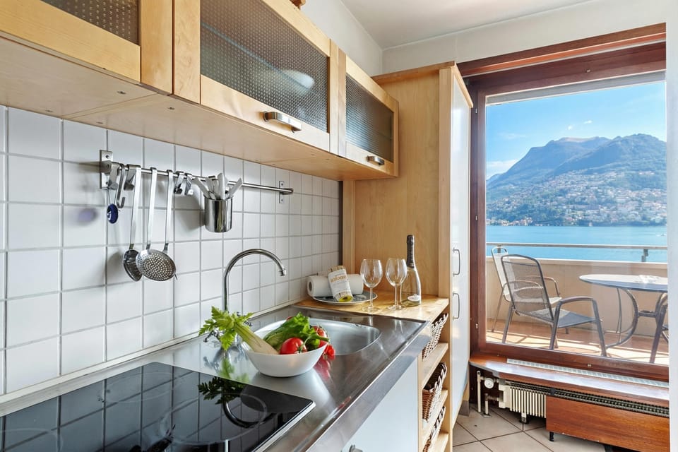 Standard Apartment, 2 Bedrooms, 2 Bathrooms (Comfort Holiday In Paradiso) | Private kitchen | Fridge, oven, stovetop, dishwasher
