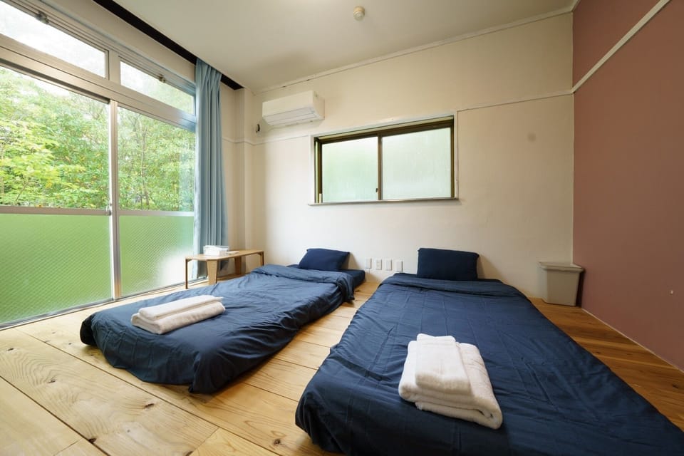 Twin Room | WiFi (free), bed sheets
