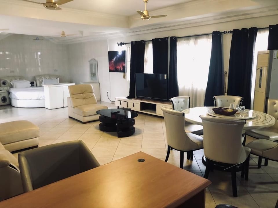 Presidential Room | Desk, laptop workspace, WiFi (free), individually decorated