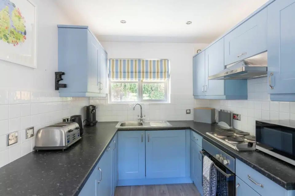 House | Private kitchen | Fridge, microwave, oven, stovetop