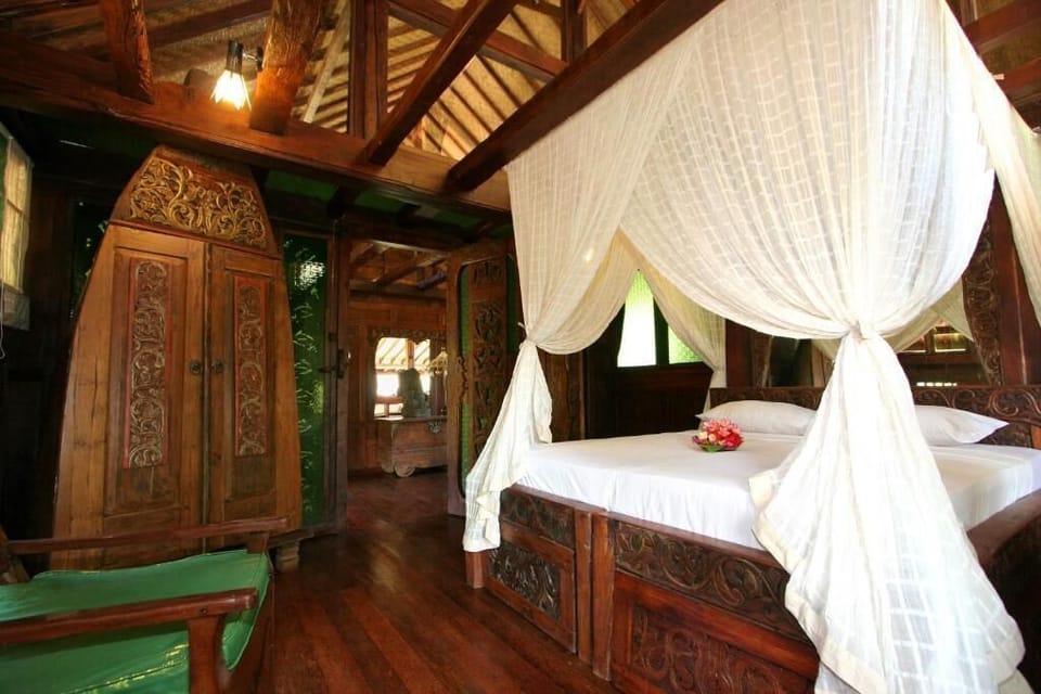 Villa | Individually decorated, individually furnished, desk, laptop workspace