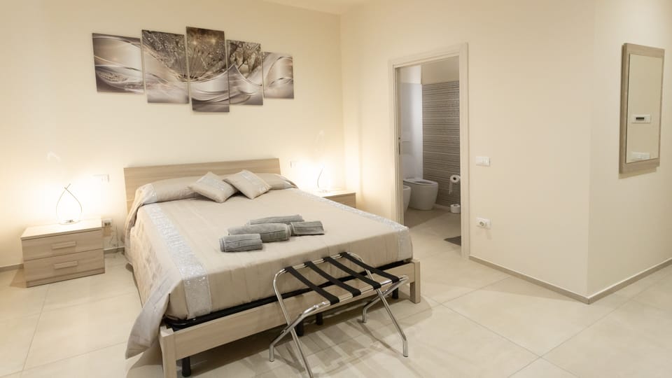 Comfort Double Room | Hypo-allergenic bedding available, down comforters, memory foam beds