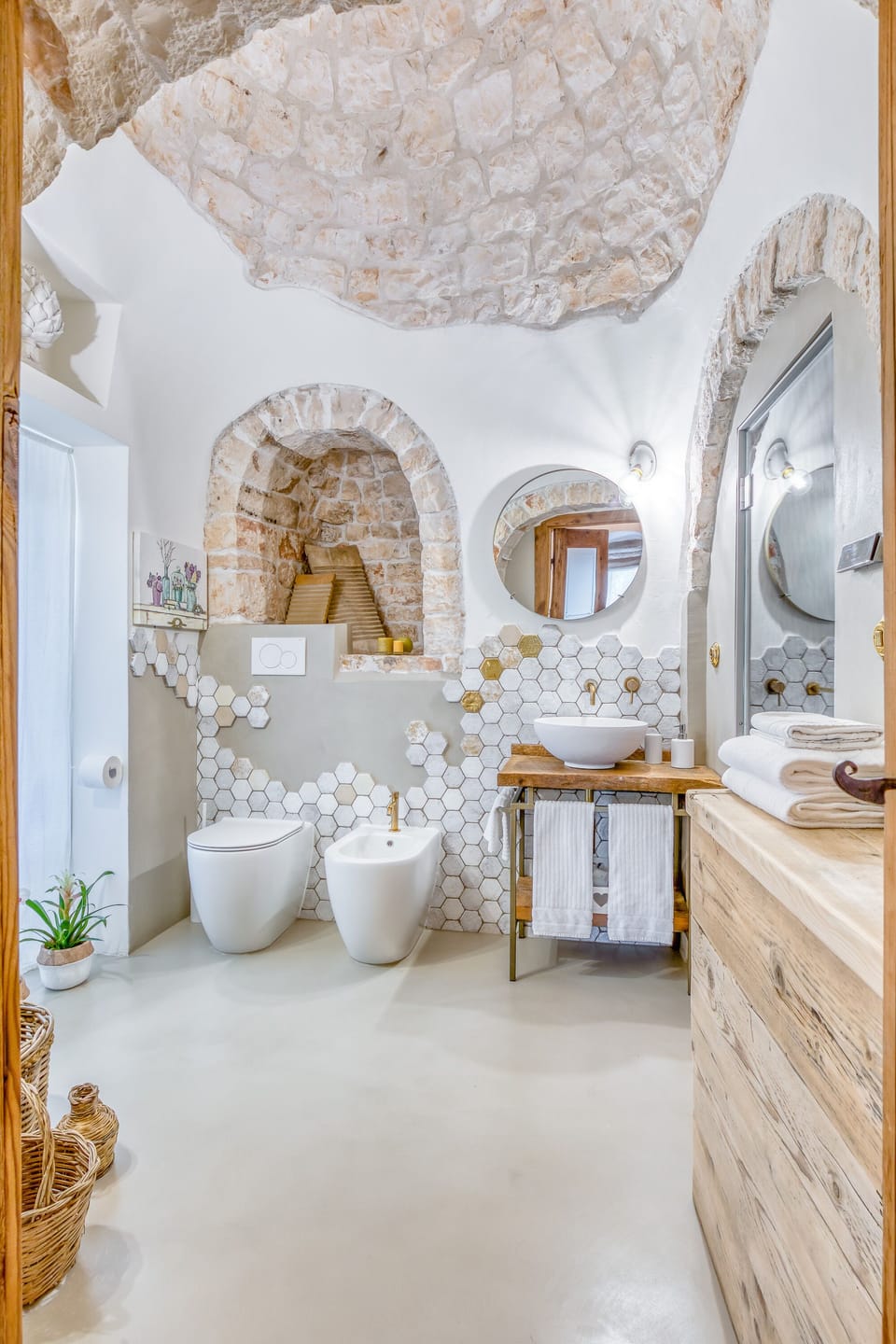 Deluxe Room (Trullo Magico) | Bathroom | Shower, free toiletries, hair dryer, bidet