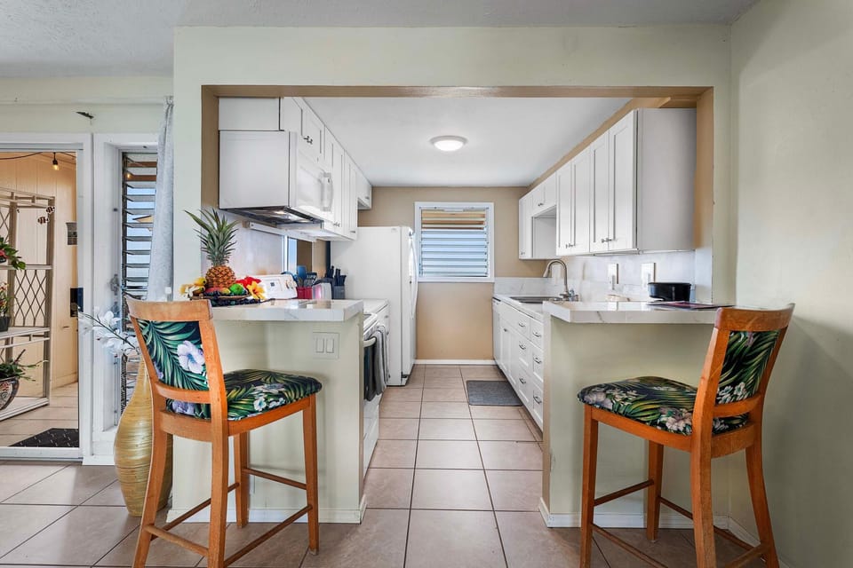 Condo, Multiple Beds (Keauhou Kona Surf & Racquet Club Town) | Private kitchen | Oven, toaster, paper towels