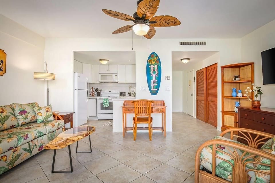 Condo, 1 Queen Bed with Sofa bed (Kona Plaza#218) | Living area