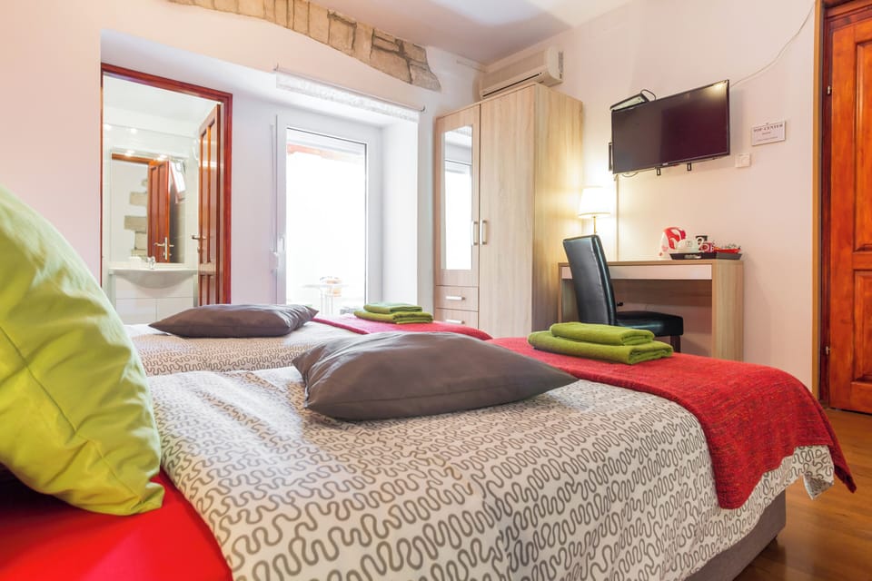 Standard Room (3rd floor, no elevator) | In-room safe, free WiFi, bed sheets