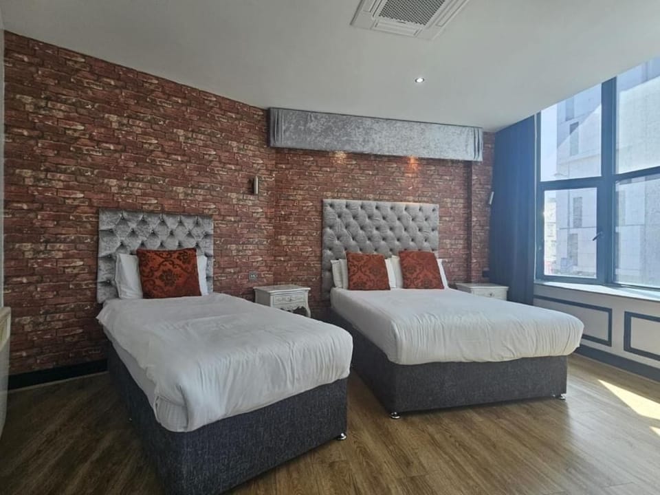 Classic Triple Room | Desk, soundproofing, iron/ironing board, free WiFi