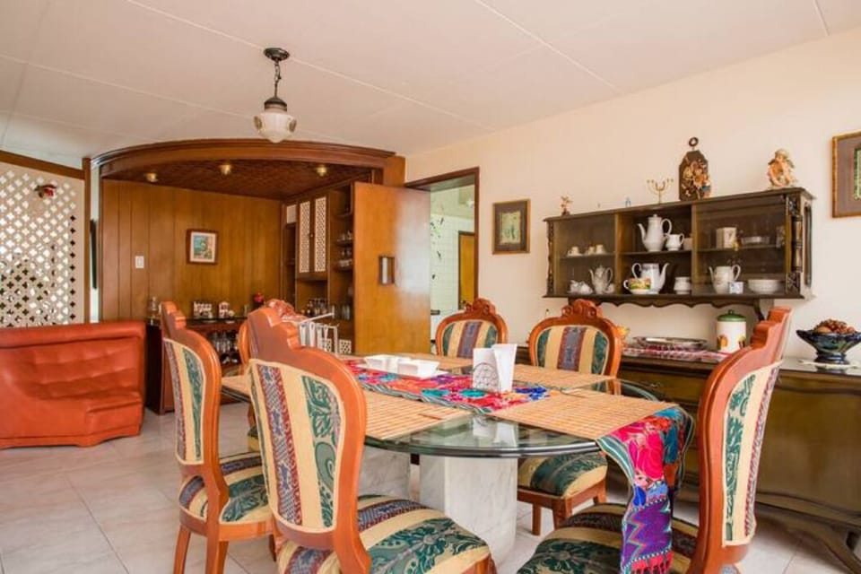 Comfort House | In-room dining