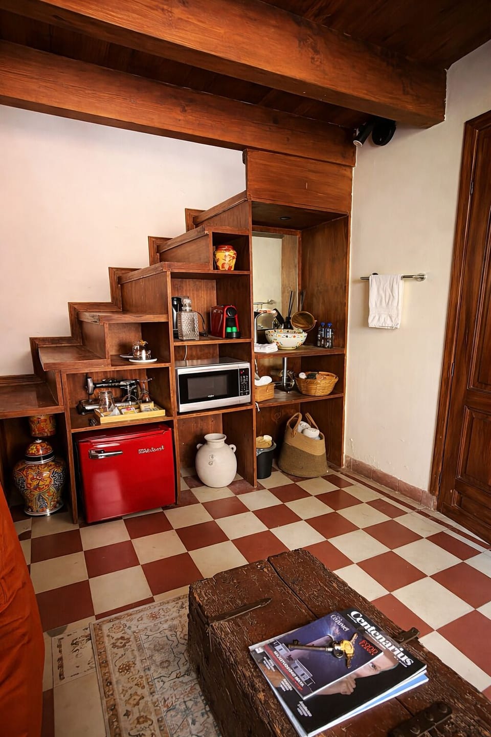 Room, 1 Queen Bed, Private Bathroom, Garden Area | Living area