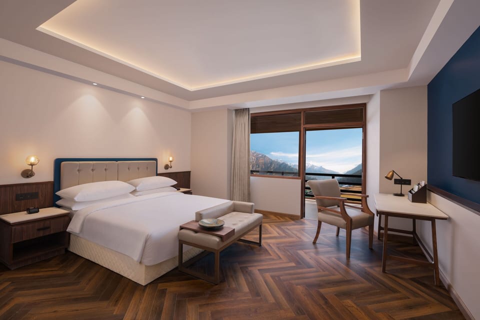 Deluxe Room, 1 King Bed, Balcony, Mountain View | Minibar, in-room safe, desk, laptop workspace