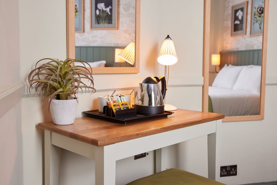 Mini Double | Desk, free WiFi, bed sheets