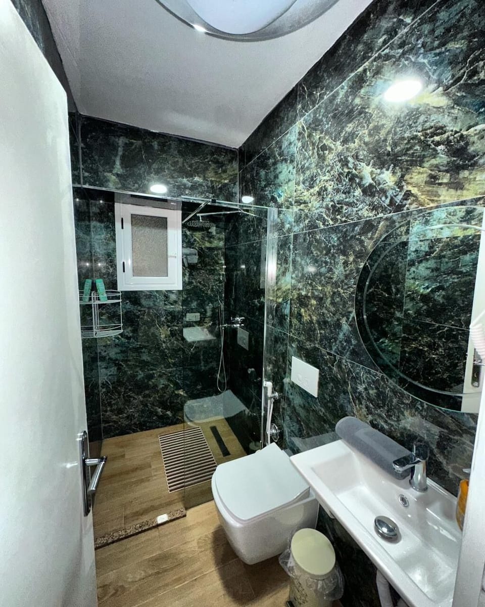 Deluxe Double Room, Garden View | Bathroom | Free toiletries, hair dryer