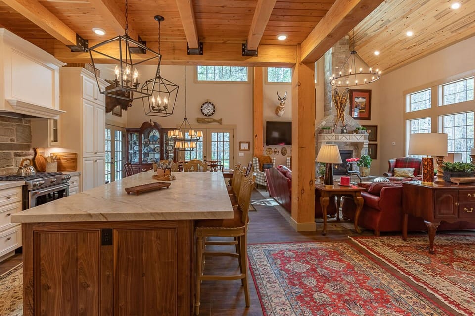 House (6 Bedrooms) | Dining room