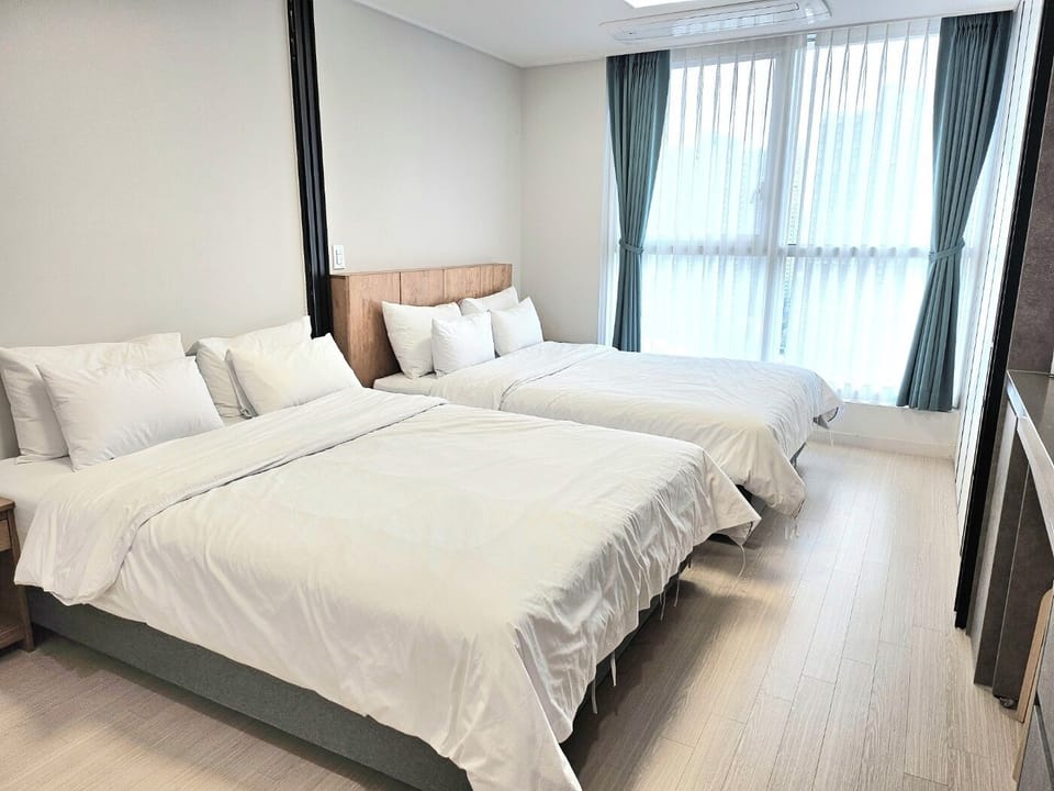 Double Twin Room | Blackout drapes, free WiFi, bed sheets