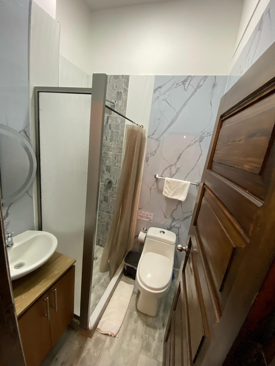 Double Room, 1 King Bed | Bathroom | Shower, free toiletries, hair dryer, towels