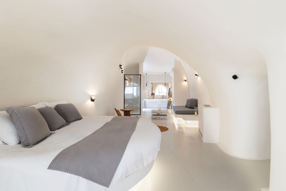 Deluxe Suite with Private Jacuzzi | 1 bedroom, in-room safe, desk, soundproofing