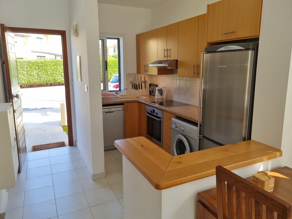 House | Private kitchen | Fridge, microwave, oven, stovetop