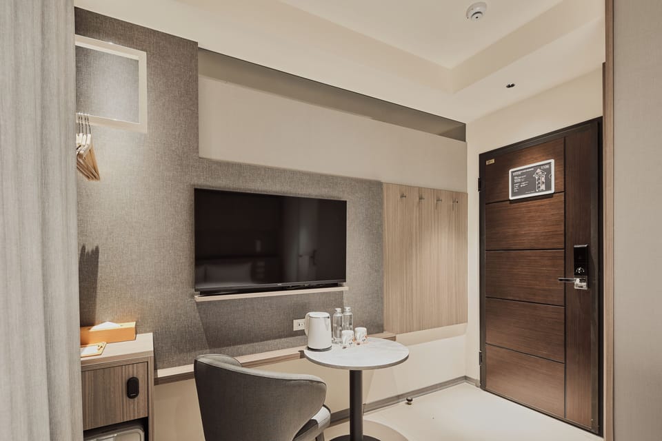 Laptop workspace, iron/ironing board, free WiFi, bed sheets