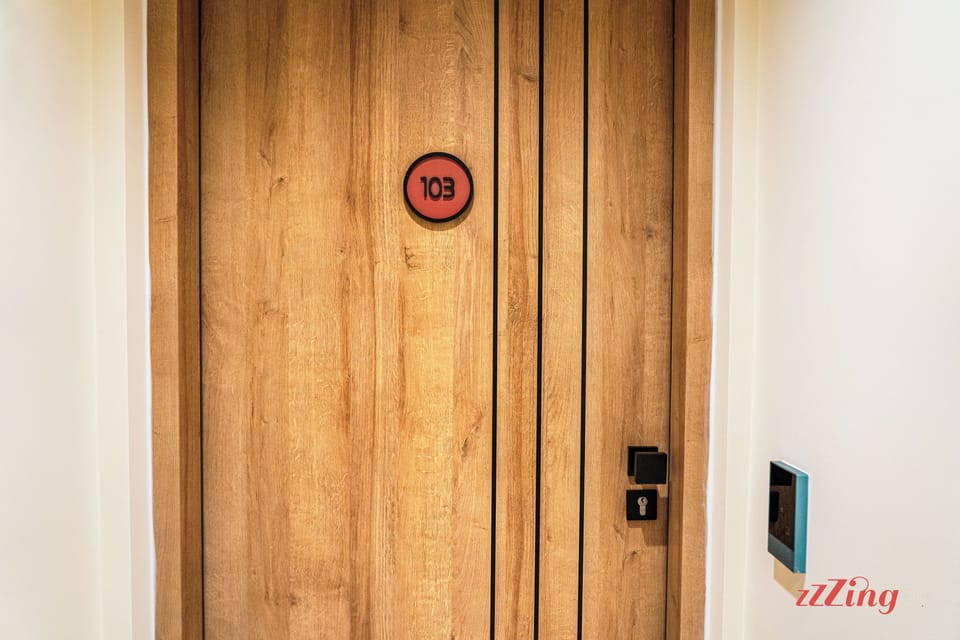 Egyptian cotton sheets, premium bedding, in-room safe, desk