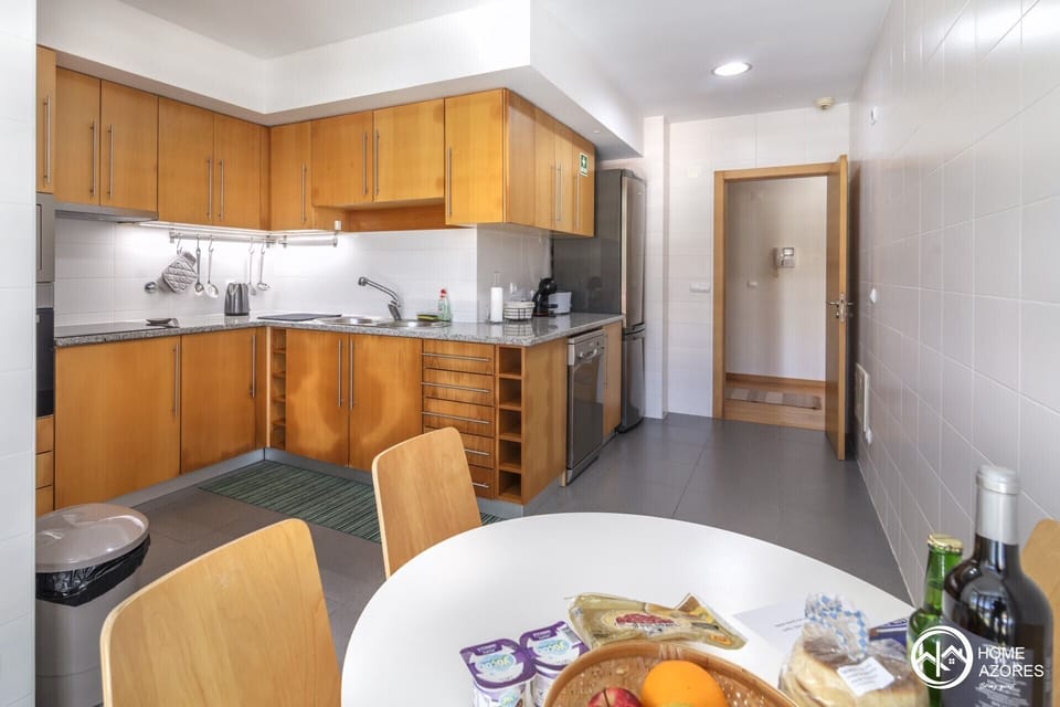 Premium Condo, 3 Bedrooms, Kitchen, Pool View | Private kitchen | Fridge, microwave, oven, stovetop