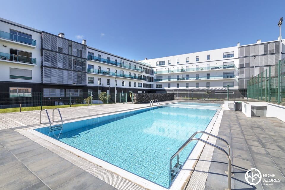 2 outdoor pools