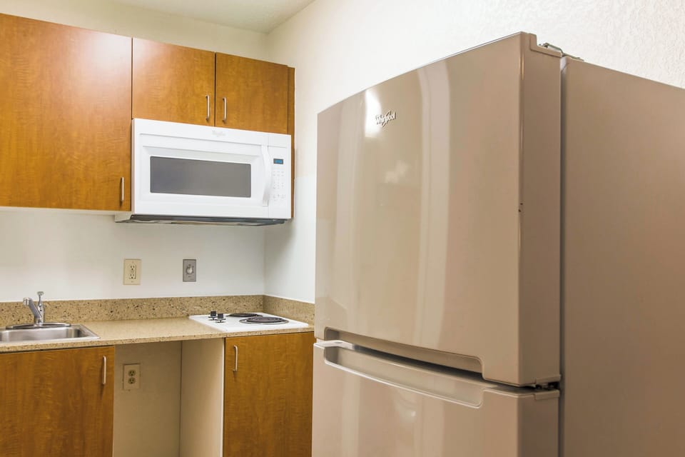 Fridge, microwave, stovetop