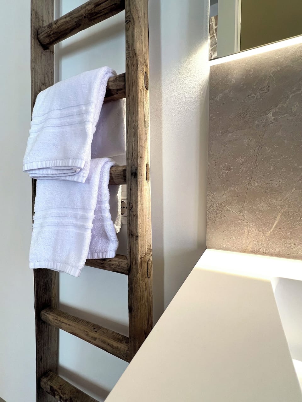 Comfort Double Room | Bathroom | Shower, free toiletries, hair dryer, bidet