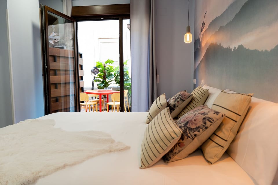 Standard Triple Room, Ensuite | In-room safe, blackout drapes, soundproofing, iron/ironing board