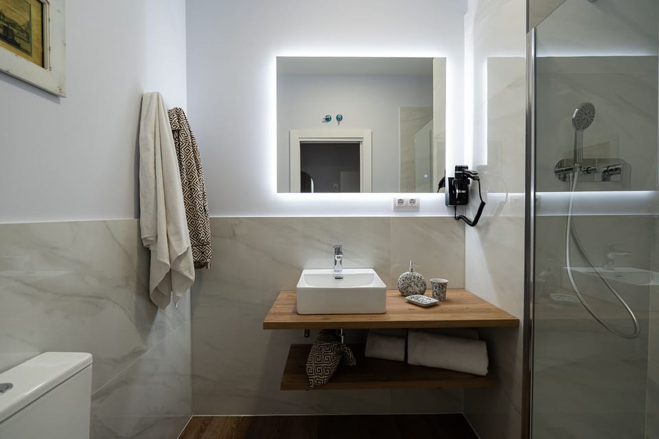Standard Quadruple Room, Private Bathroom (fam) | Bathroom