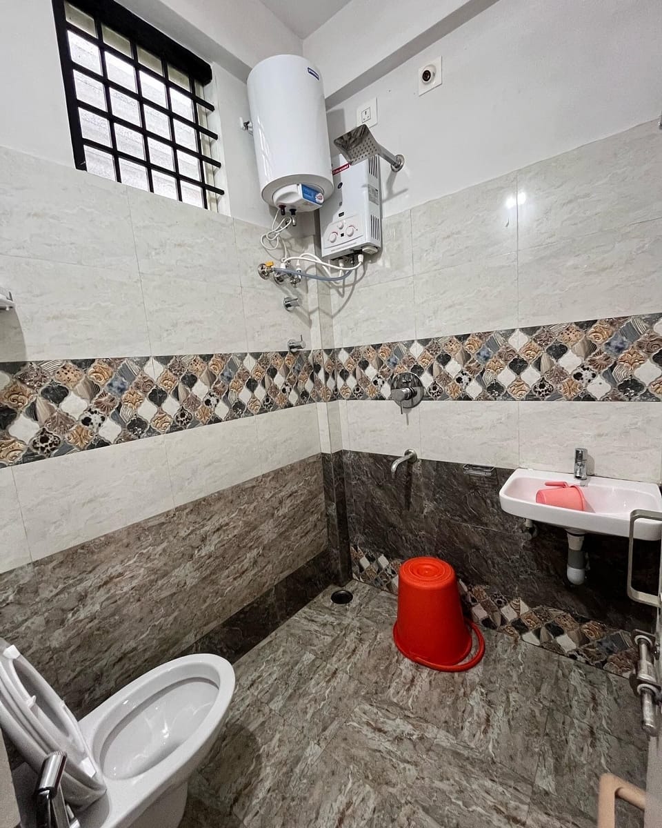 Shower, towels, soap, shampoo